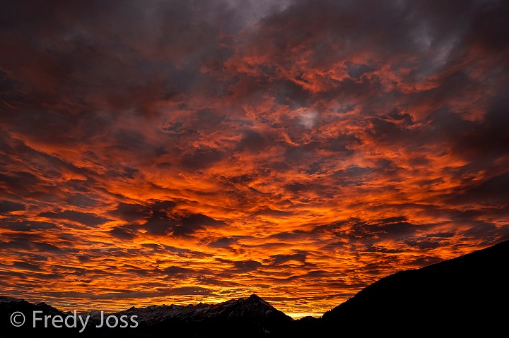 Niesen mit Abendhimmel, Berner Oberland