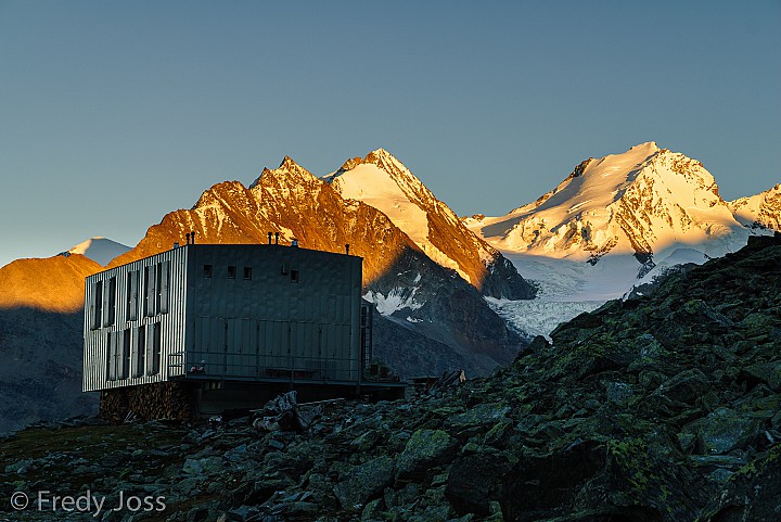 Topalihütte SAC mit Dom, Wallis